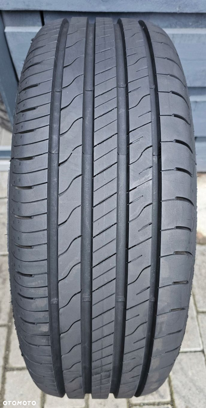 Goodyear Efficient Grip Performance 2 205/60R16 92 H - 2