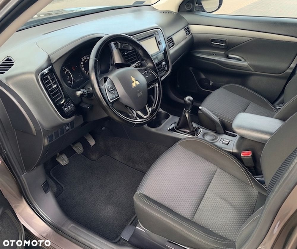 Mitsubishi Outlander 2.0 Intense + 2WD - 11