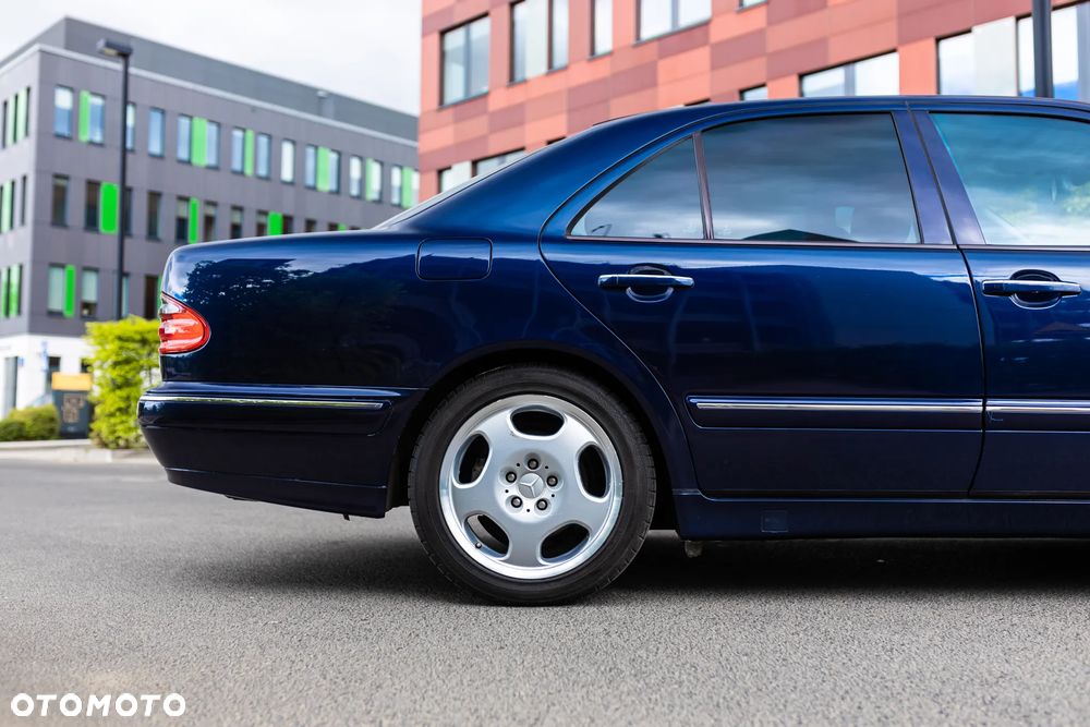 Mercedes-Benz Klasa E - 9