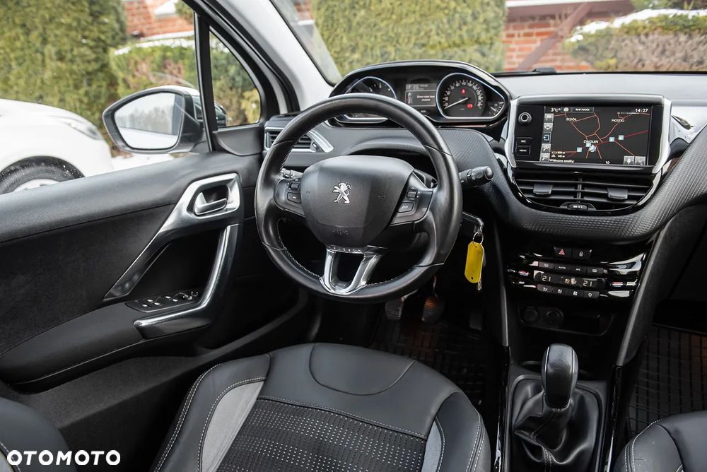 Peugeot 2008 1.6 BlueHDi Allure S&S - 23
