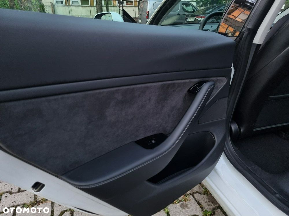 Tesla Model 3 Langstreckenbatterie Allradantrieb Dual Motor - 22
