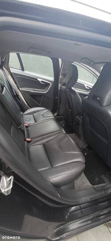Volvo V60 D4 Summum - 18