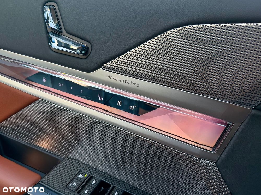 BMW Seria 7 M760e PHEV xDrive Individual Edition sport - 34