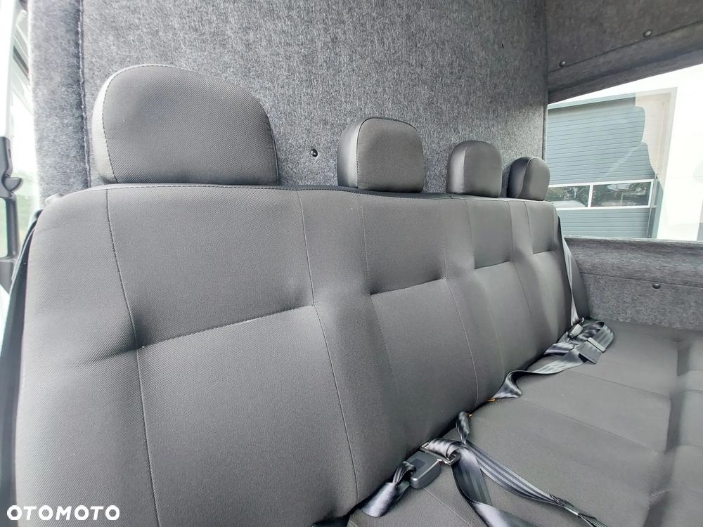Mercedes-Benz Sprinter - 25
