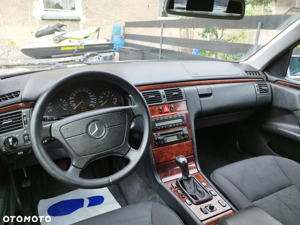 Mercedes-Benz 280 - 13