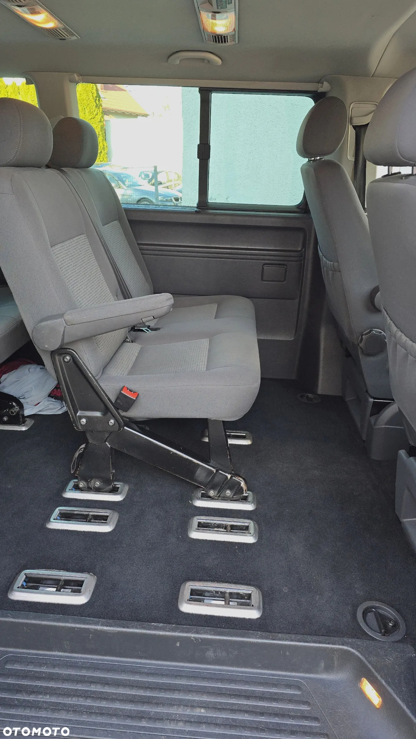 Volkswagen Caravelle - 17