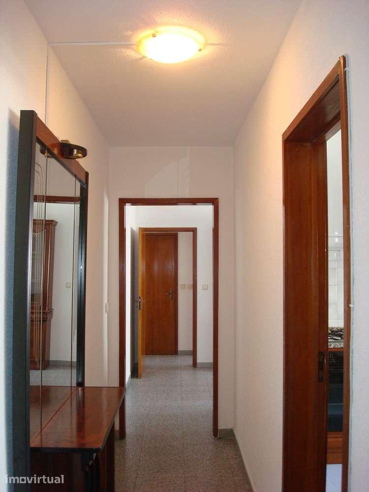 Apartamento t1, com arrumos, Vila D" este - Grande imagem: 2/11
