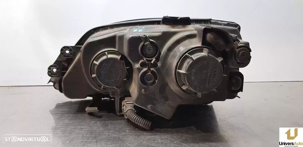 FAROL DIREITO KIA SORENTO I 2002 -921023E010 - 1