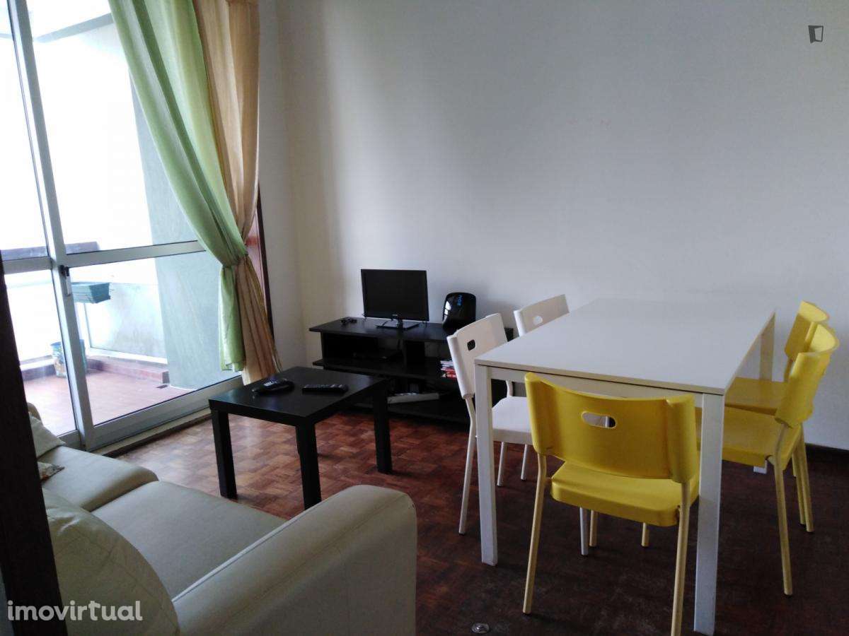 Quarto - localizado em Massarelos Porto - Grande imagem: 4/9