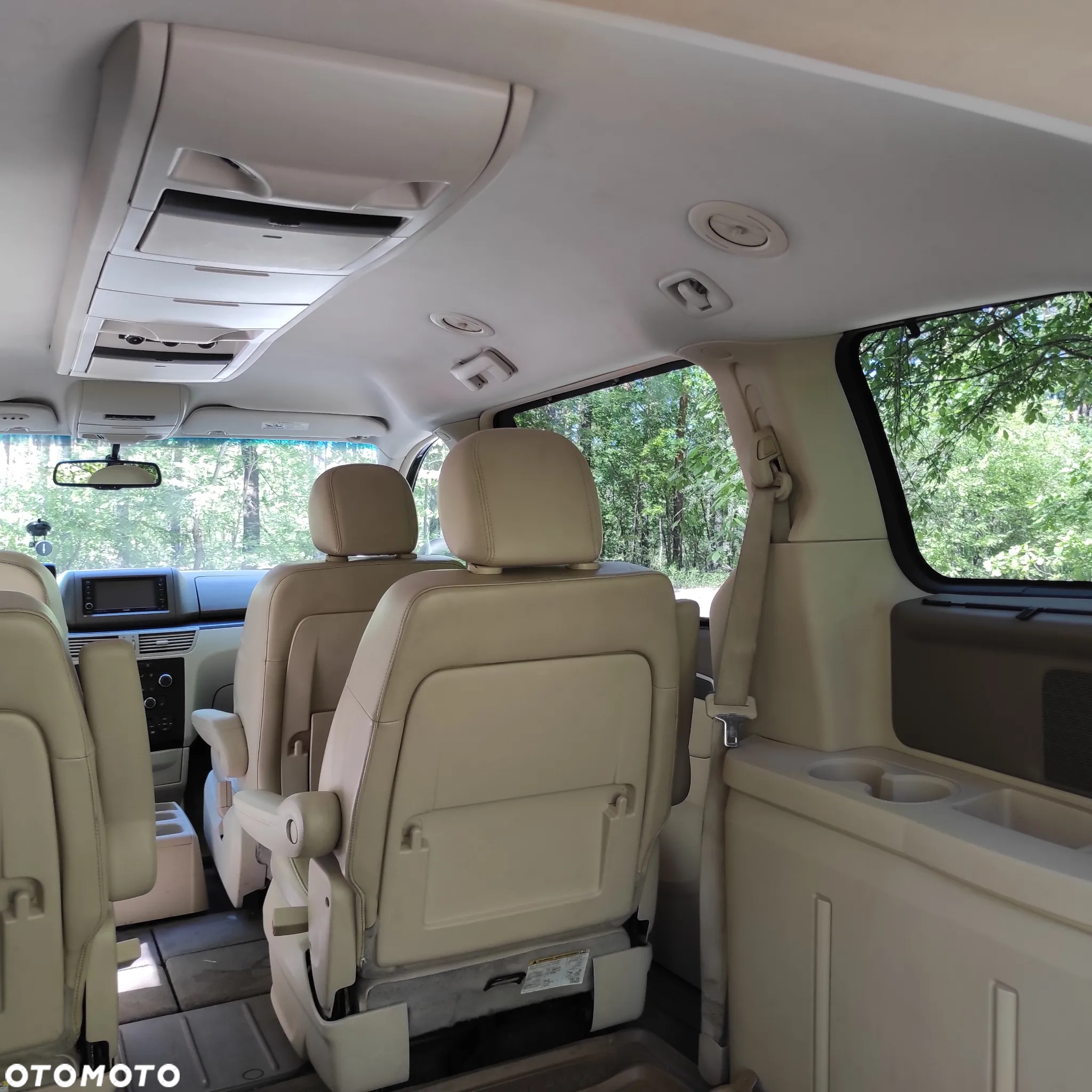 Volkswagen Routan - 16