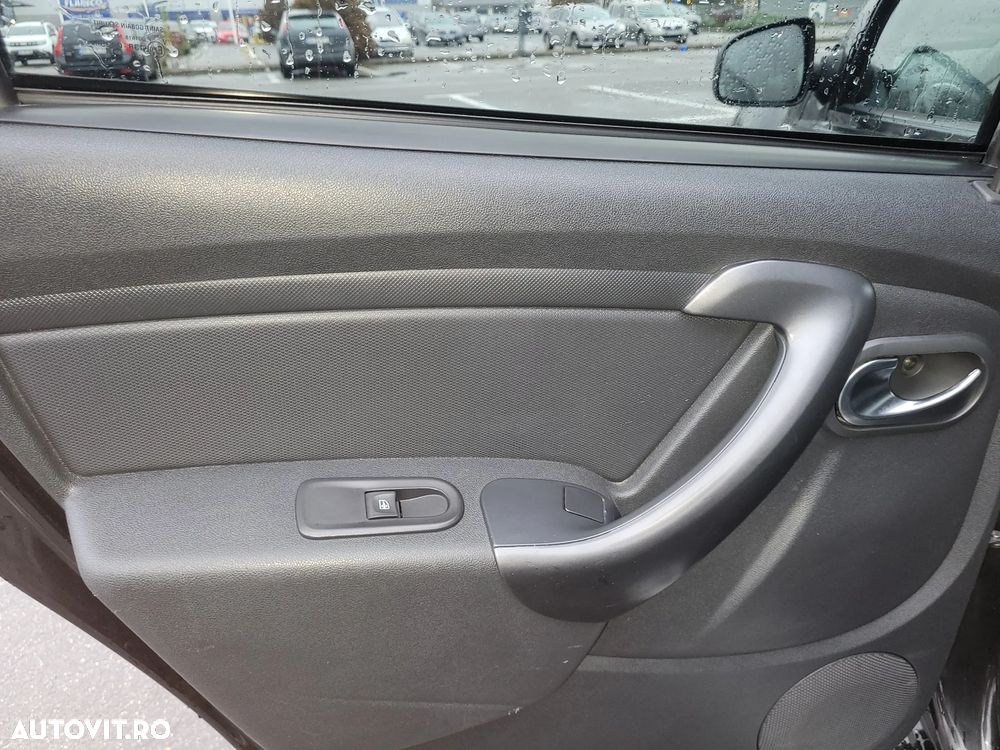 Dacia Duster dCi 110 FAP 4x2 EDC Blackshadow - 13