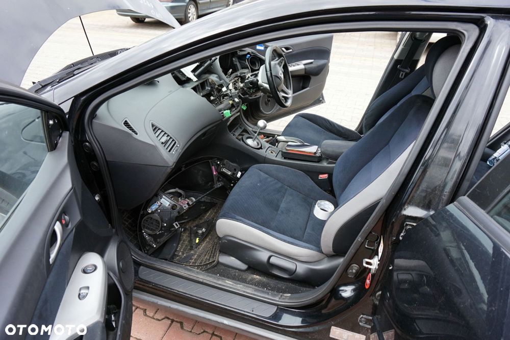 HONDA CIVIC VIII 5D HB 2007 B92P 1.8 16V R18A2 140KM CZARNY na części - 14