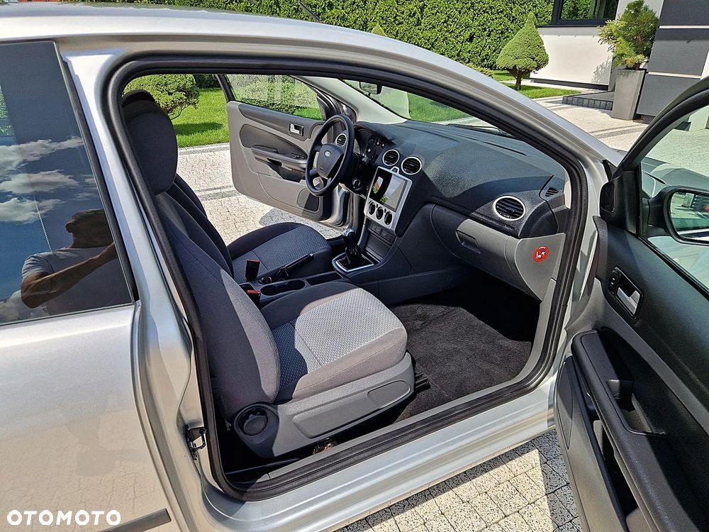 Ford Focus 1.6 16V Ambiente - 12