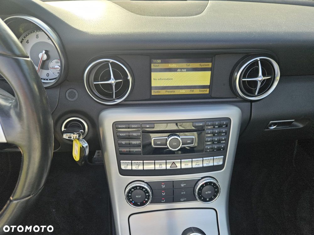 Mercedes-Benz SLK 200 CGI - 11