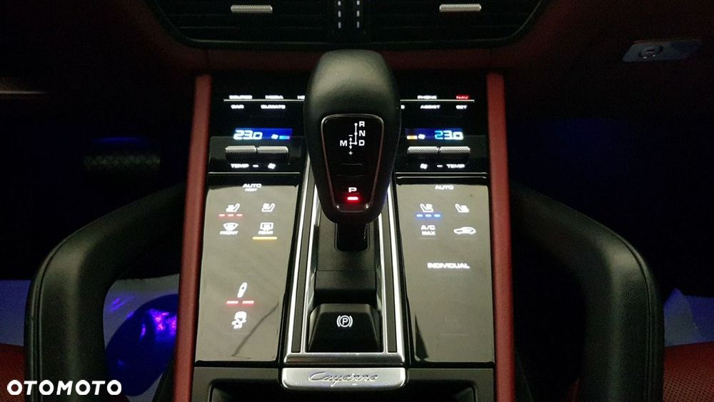 Porsche Cayenne - 23