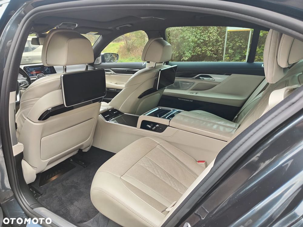 BMW Seria 7 750Li xDrive - 13