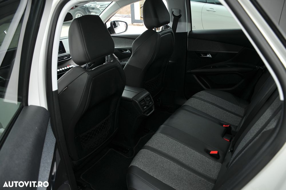 Peugeot 3008 1.2 PureTech Turbo S&S Allure - 18