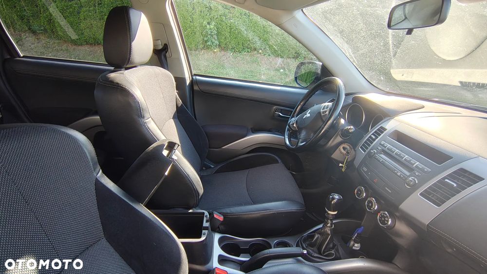 Mitsubishi Outlander - 4