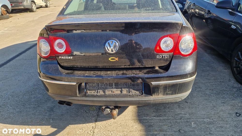 VOLKSWAGEN PASSAT B6 SEDAN ZDERZAK TYŁ - 1