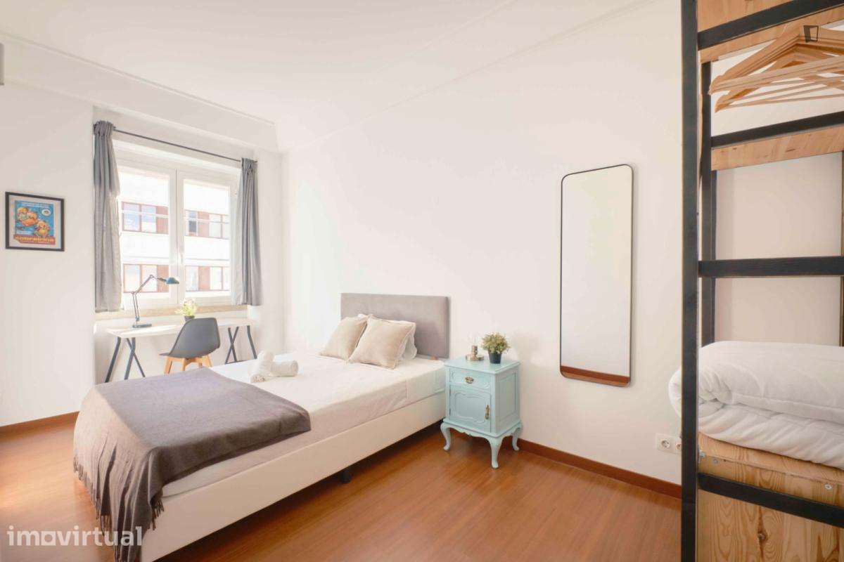 Quarto - localizado em São Sebastião Lisbon - Grande imagem: 2/23
