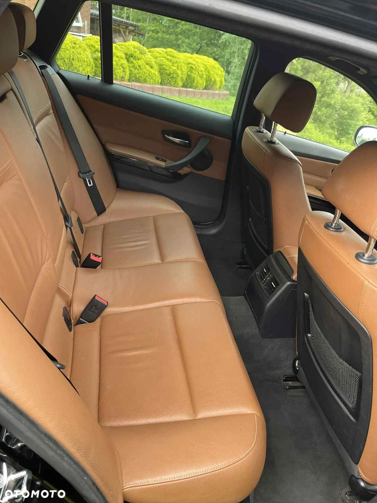 BMW Seria 3 330d xDrive DPF Touring - 13