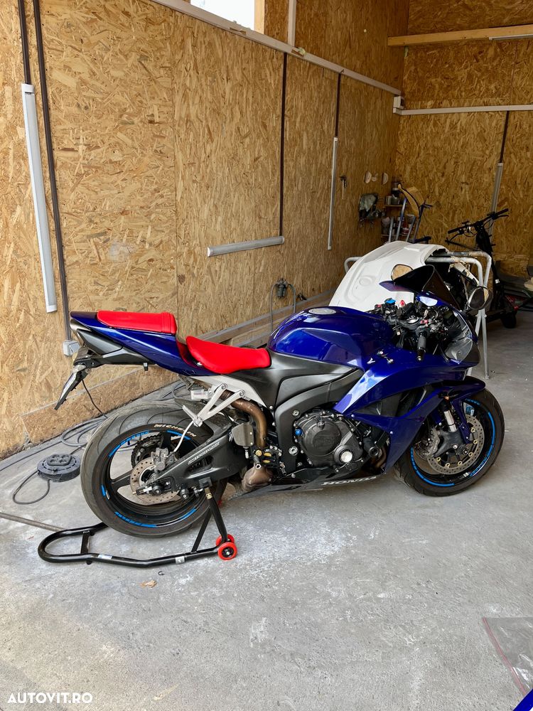 Honda CBR 600RR - 11