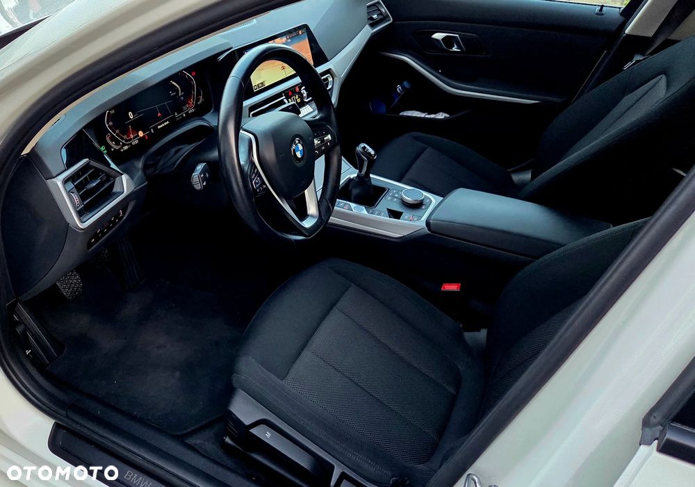 BMW Seria 3 318i Advantage - 15