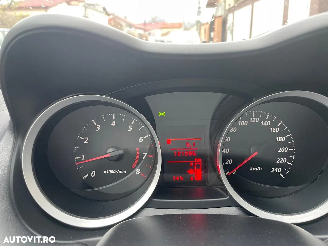Mitsubishi Lancer 1.6 - 12