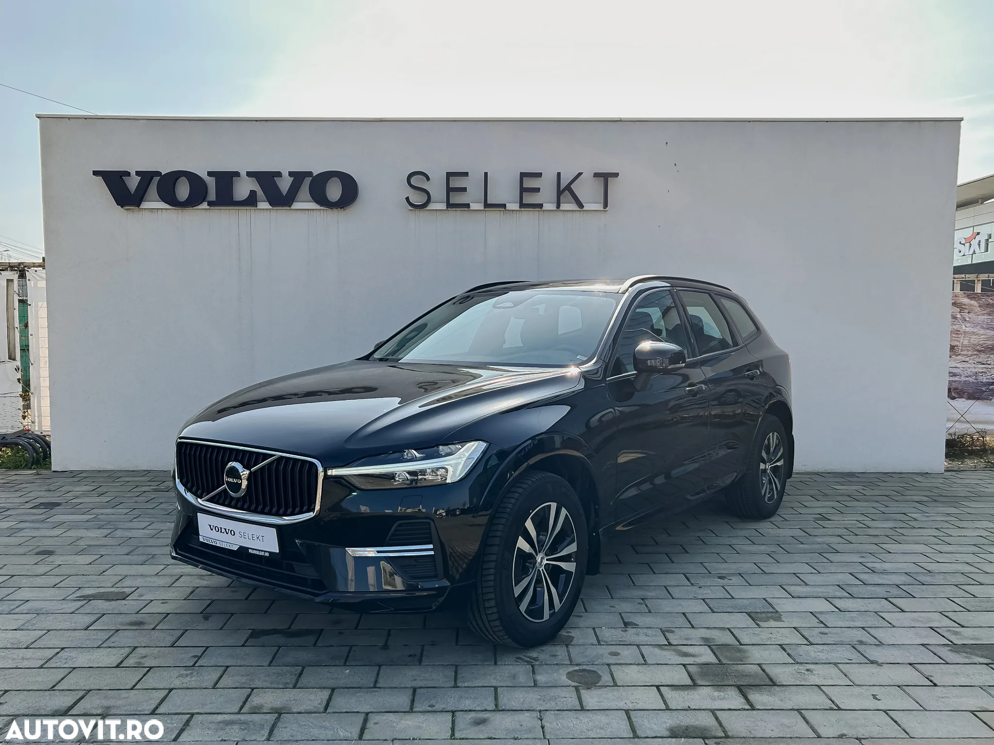 Volvo XC 60 B5 MHEV AT8 AWD Momentum Pro - 2