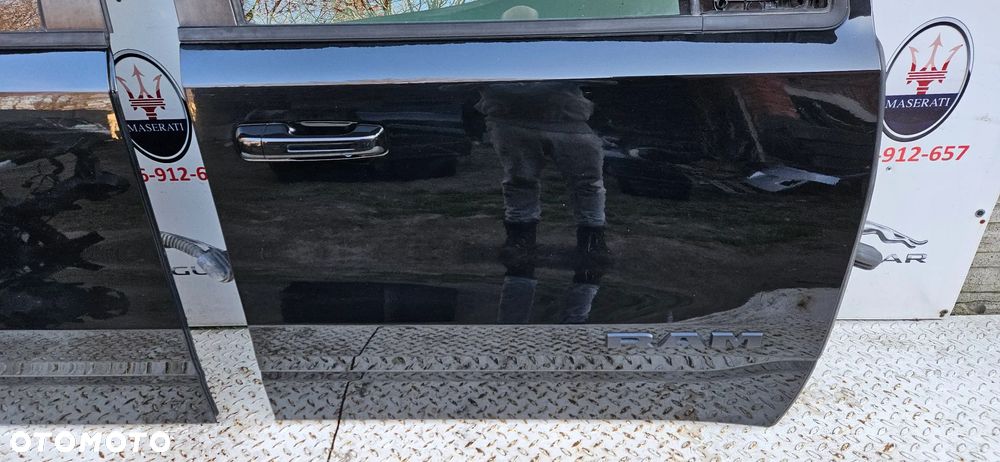 RAM 1500 V 5  2019- Big Horn KRÓTKI QUAD CAB 1,5 Drzwi przód prawy Drzwi przednie prawe  KOMPLETNE KOLOR PXJ - 5