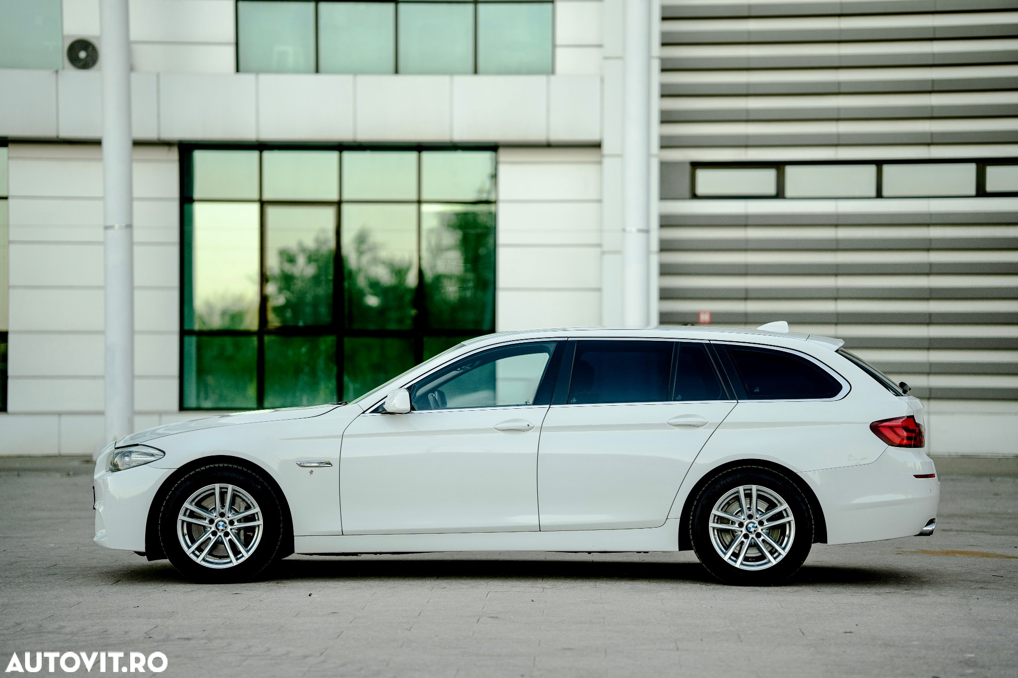 BMW Seria 5 525d Touring Modern Line - 6