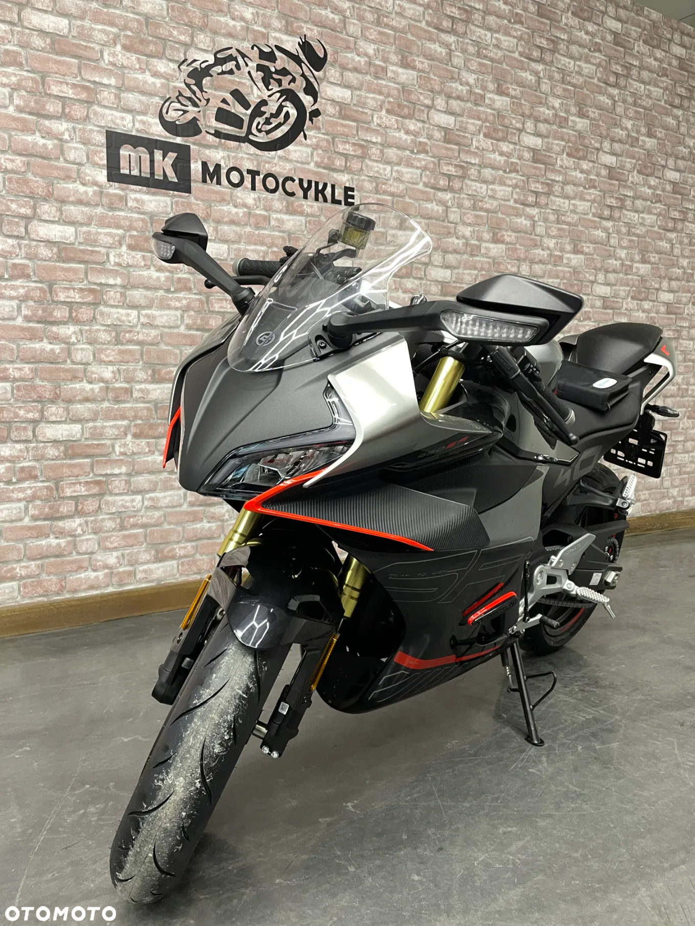 CFMoto SR - 4