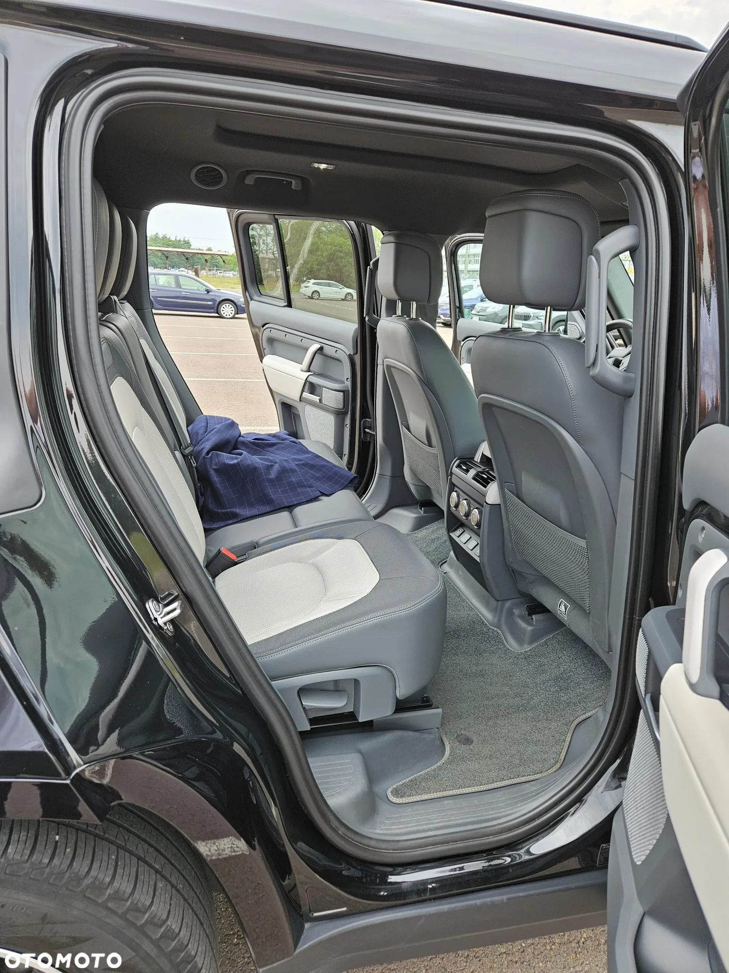 Land Rover Defender 130 3.0 D300 mHEV X-Dynamic HSE - 13
