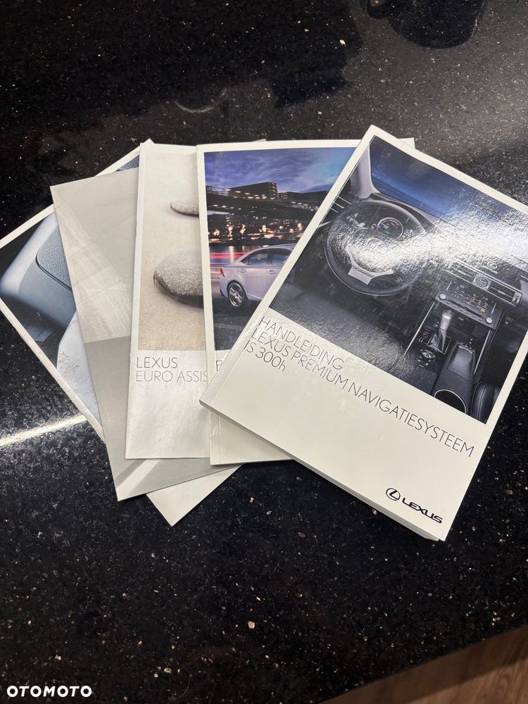 Lexus IS 300h Comfort - 10