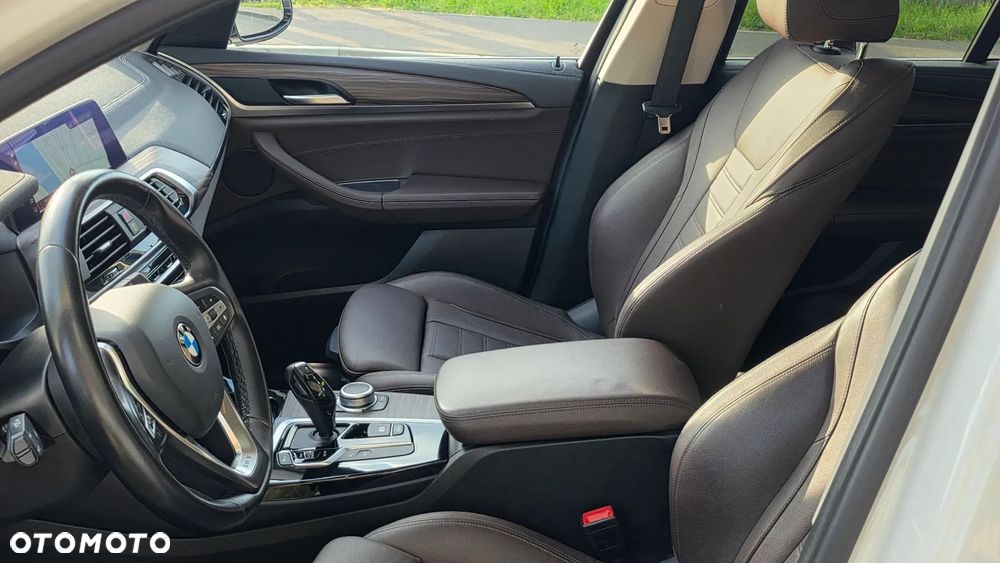 BMW X3 xDrive20d Luxury Line - 7