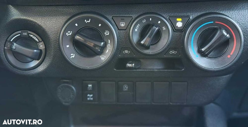 Toyota Hilux - 24