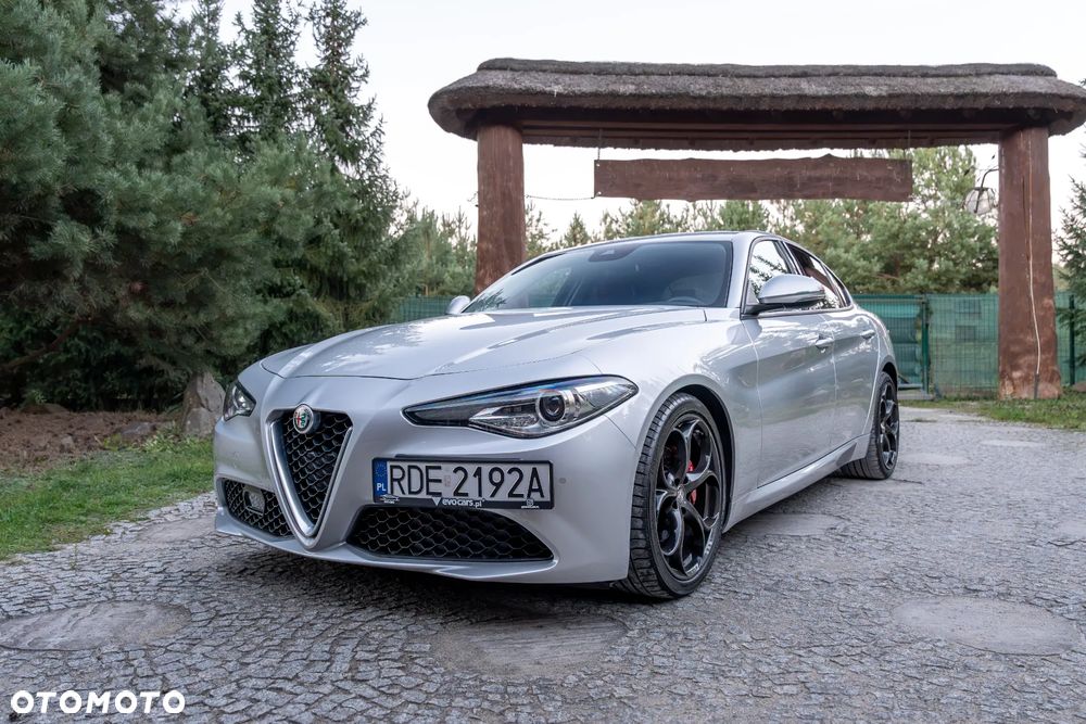2018 Alfa Romeo Giulia 2.2 D Turbo, photograph 12