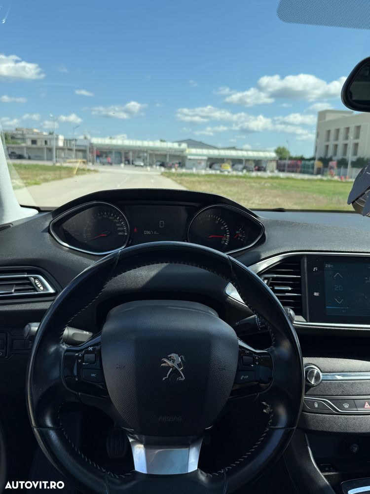 Peugeot 308 1.2 L PureTech Turbo Access - 11