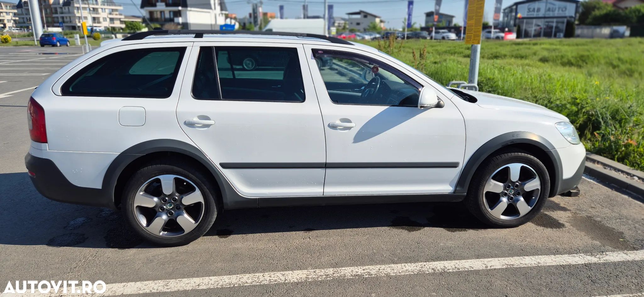 Skoda Octavia Combi 2.0 TDI DPF 4x4 Scout - 1