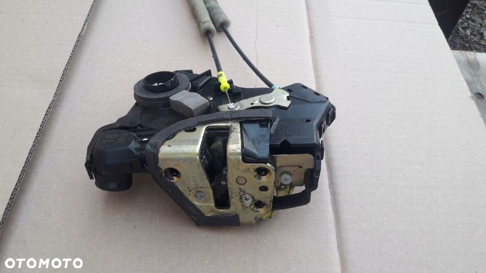 COROLLA E12 HB ZAMEK DRZWI LEWY PRZÓD 6 PIN EUROPA - 2