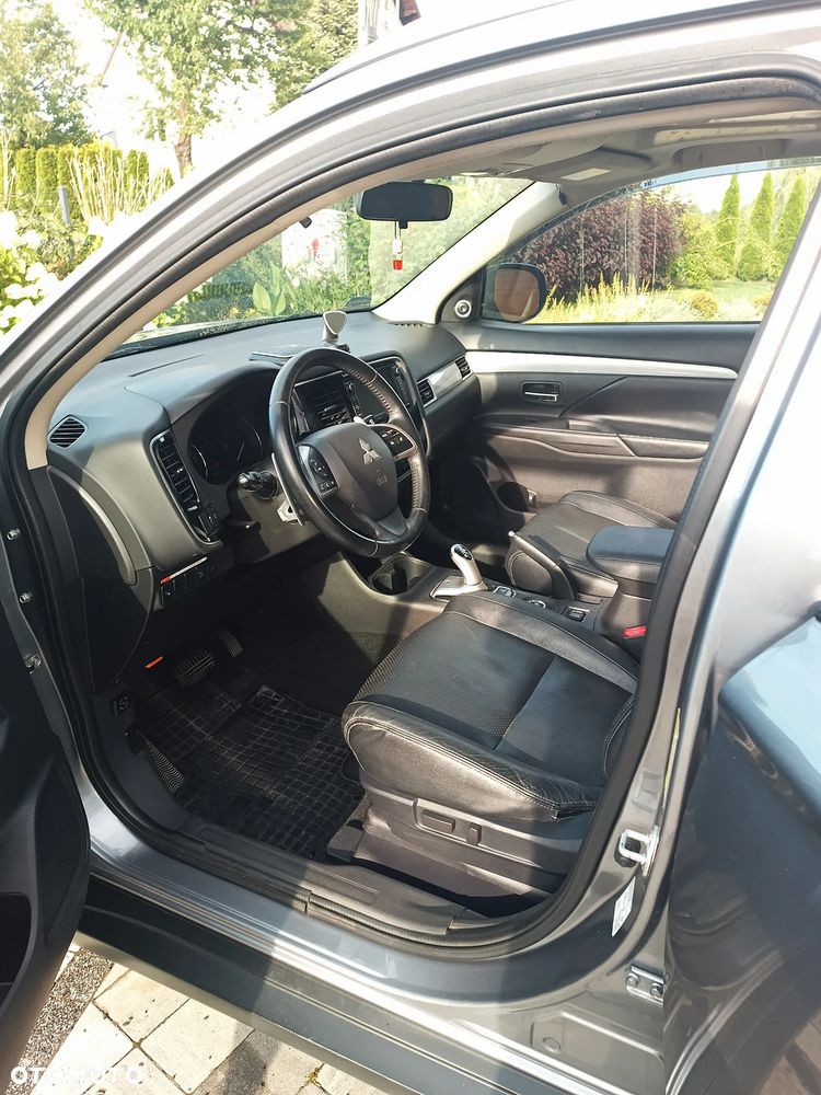 Mitsubishi Outlander Instyle NAVI + - 10