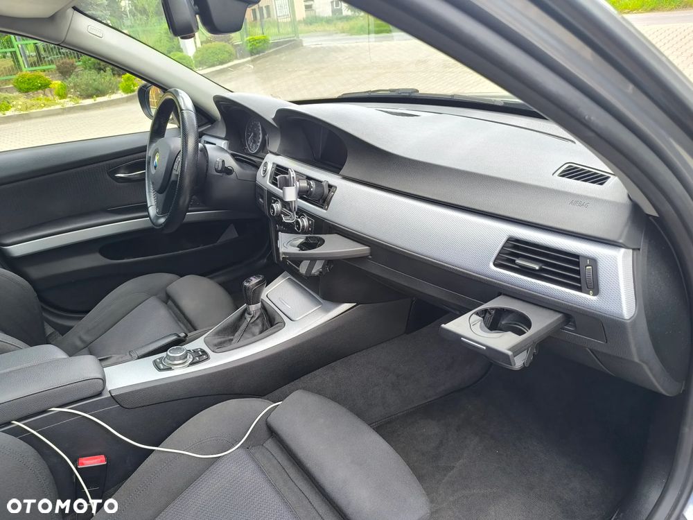 BMW Seria 3 320d DPF Edition Sport - 9