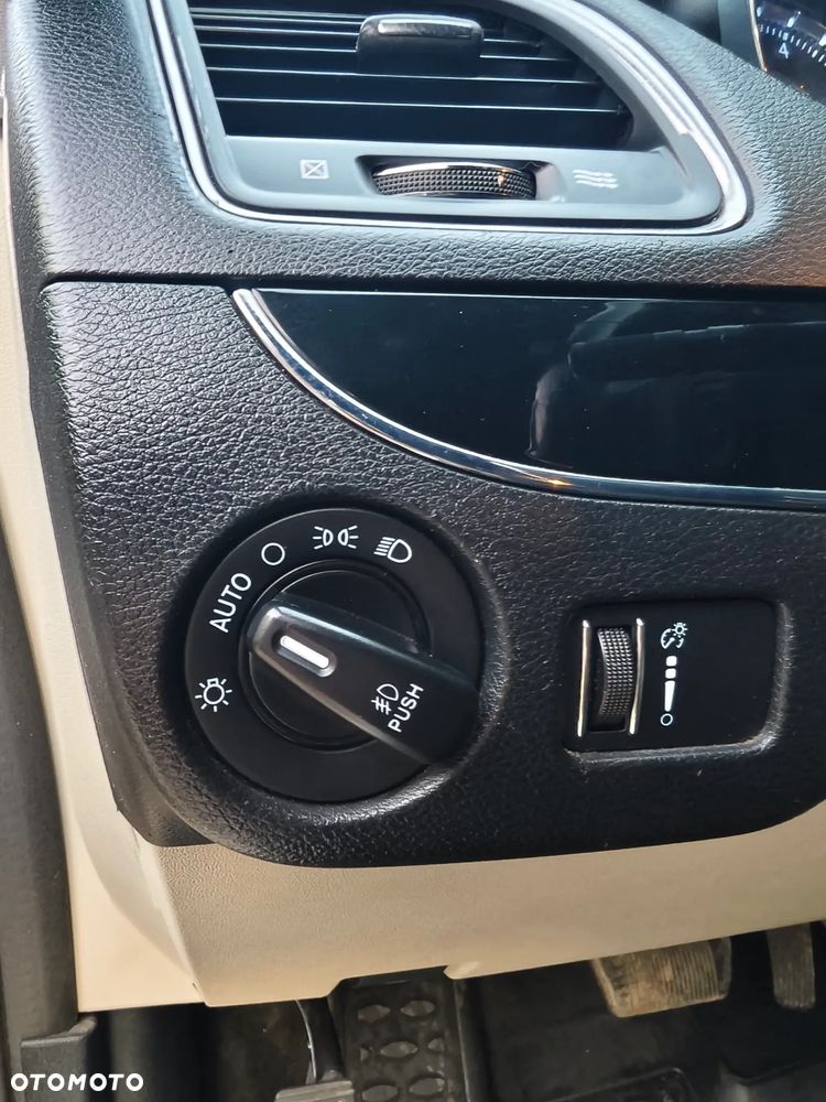 Dodge Grand Caravan - 11