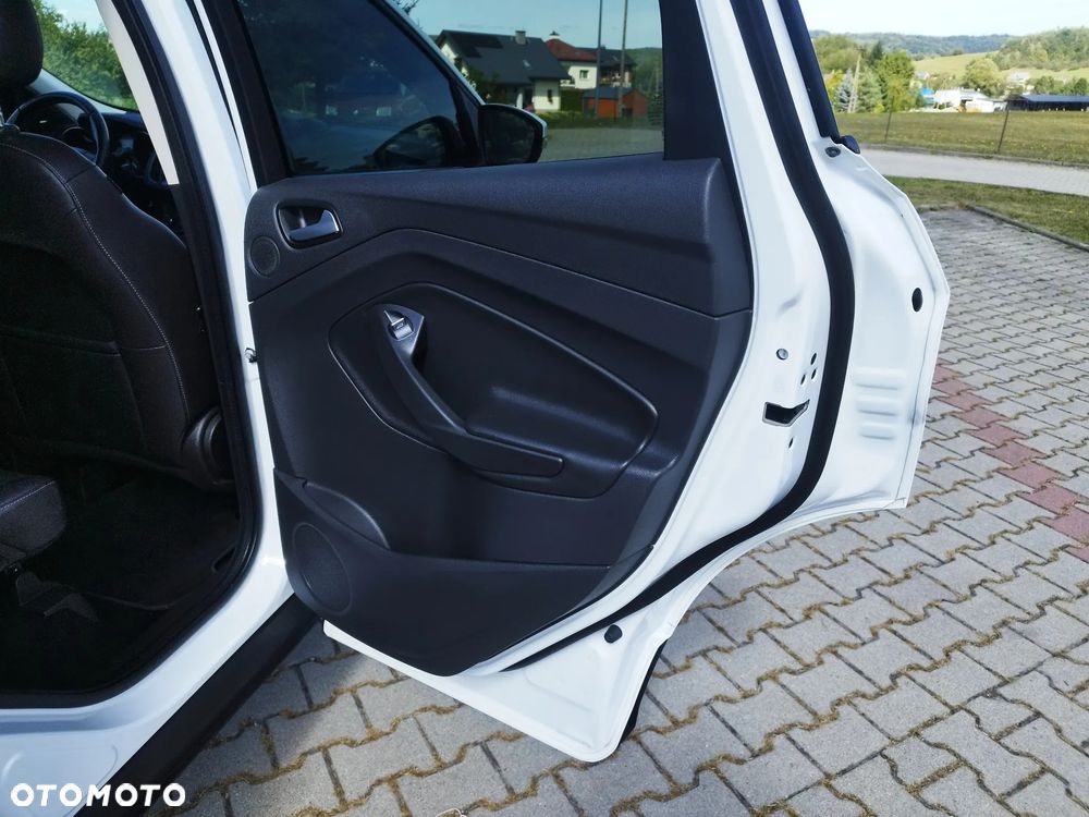 Ford Kuga 1.5 EcoBoost 2x4 Titanium - 27