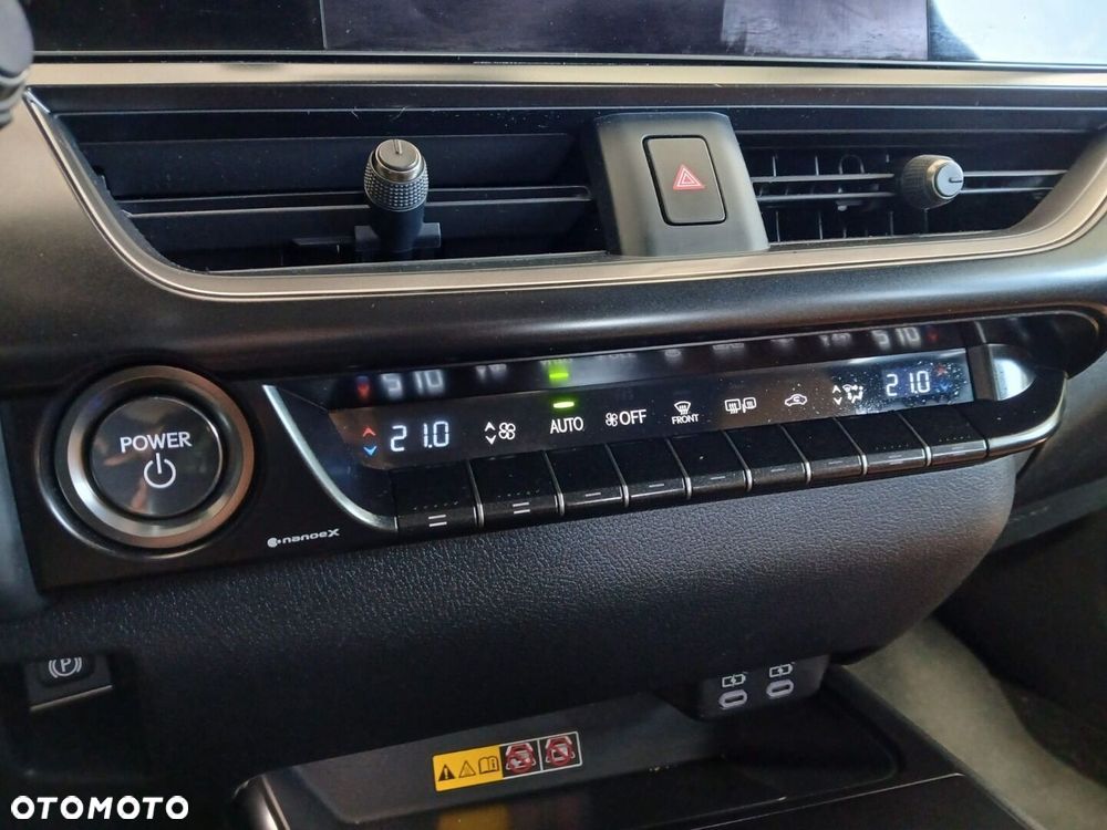 Lexus UX 250h GPF Business 2WD - 22