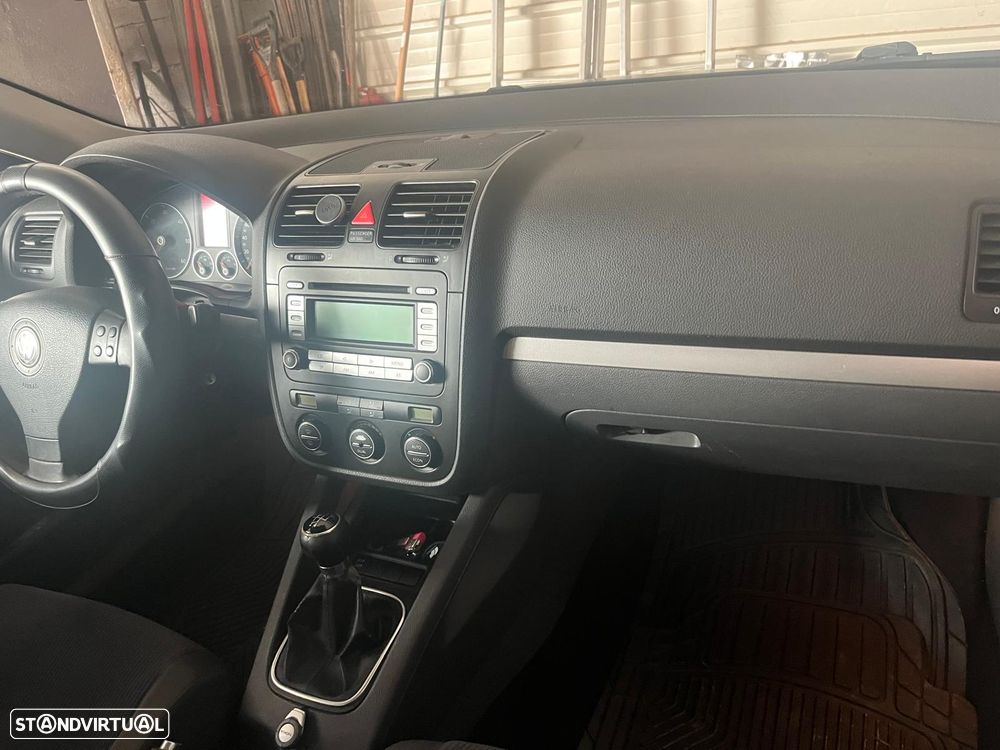 VW Jetta 1.9 TDi Confortline - 3