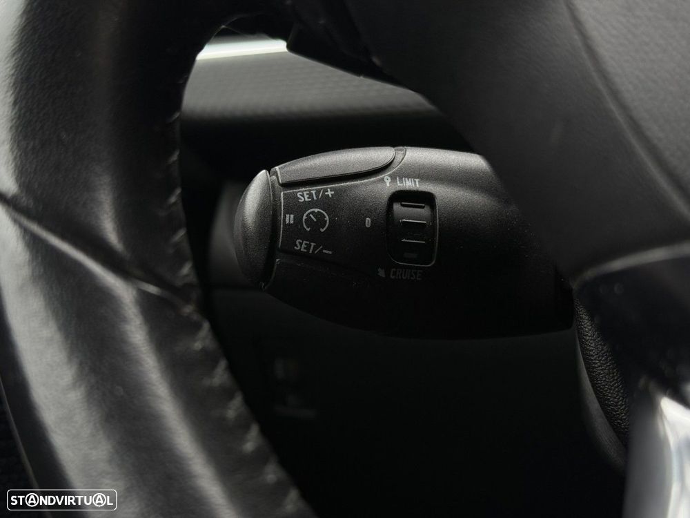 Peugeot 2008 1.2 PureTech Active - 11