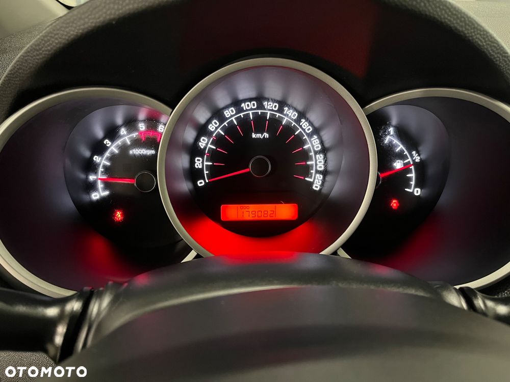 Kia Venga 1.4 CRDi 90 Business Line - 11