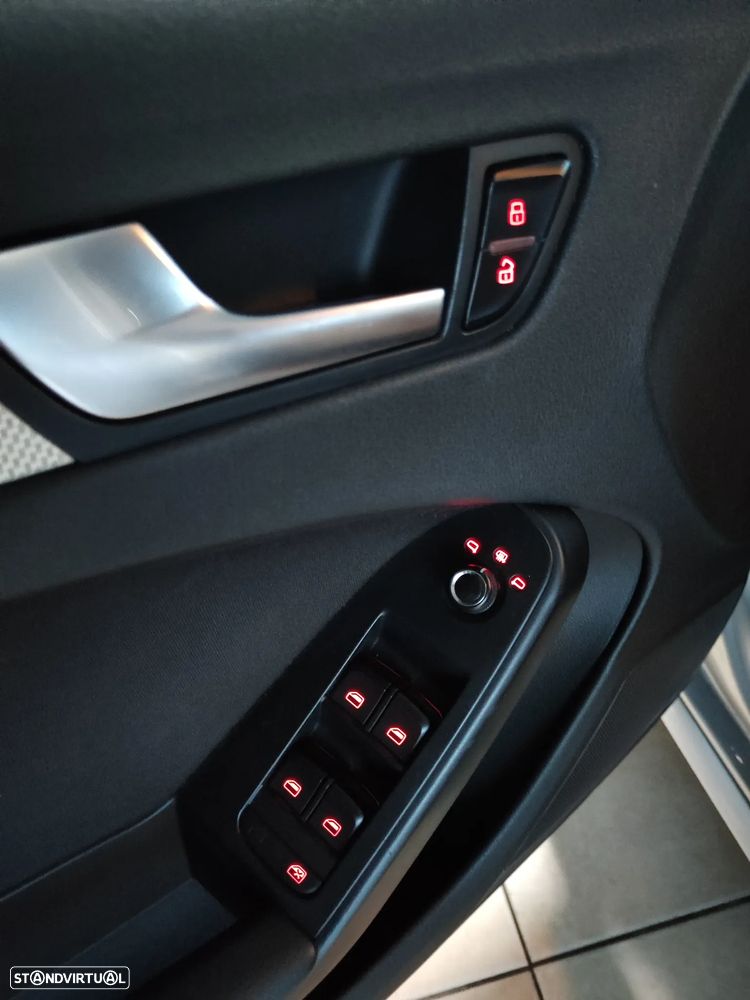 Audi A4 Avant 2.0 TDi S Edition S-line - 23