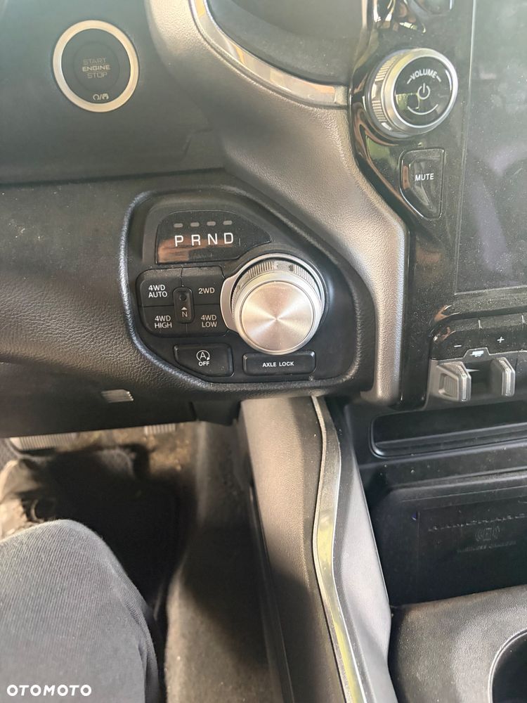 RAM 1500 5.7 Crew Cab Laramie - 4